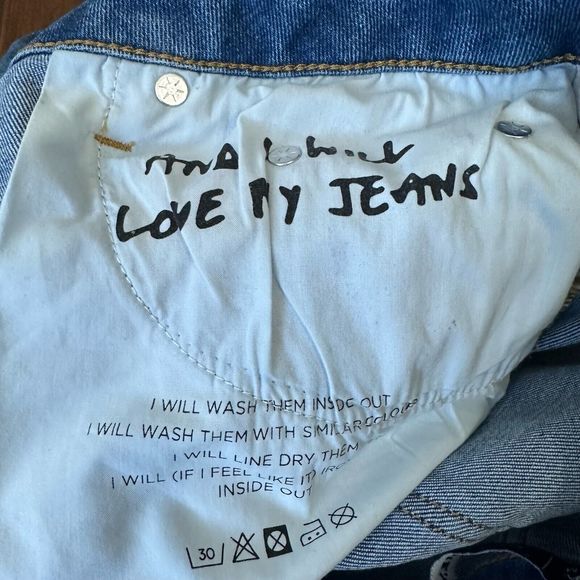 BODEN Denim Cut-Off Girlfriend Jeans in Vintage Wash - Picture 9 of 13